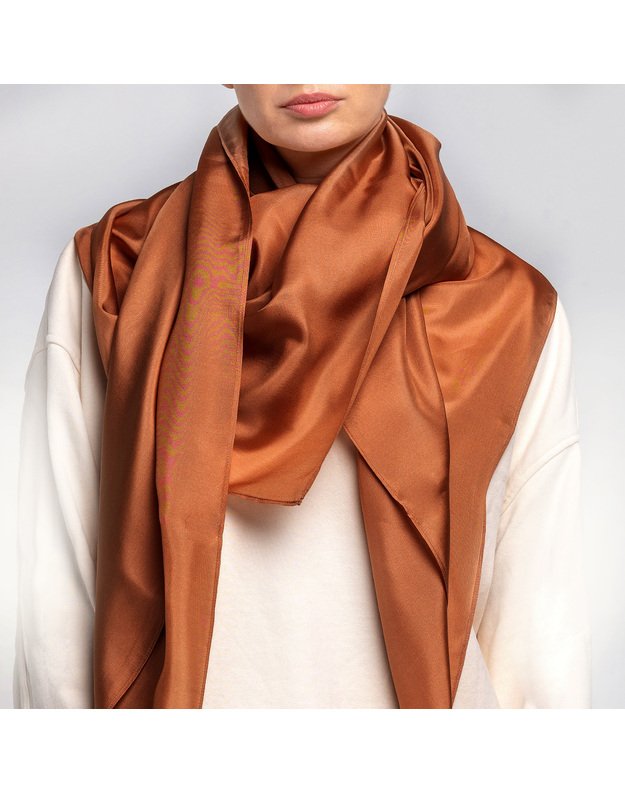 Didelė šilkinė skara KARAMELĖ