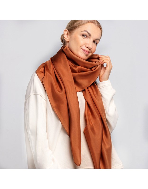 Didelė šilkinė skara KARAMELĖ 2