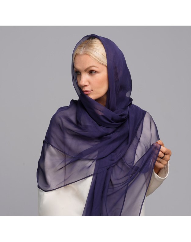 Didelė šilkinė plona tamsiai mėlyna skara 