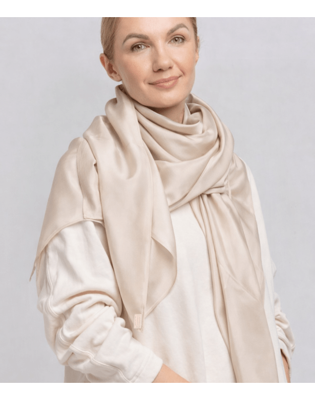 Prabangi didelė šilkinė kapučino spalvos skara 1