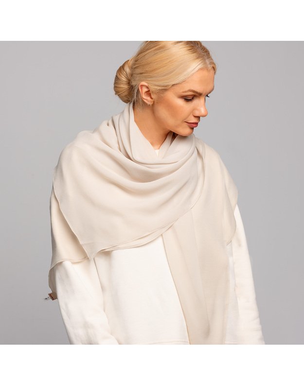 Didelė šviesi šilkinė skara 1