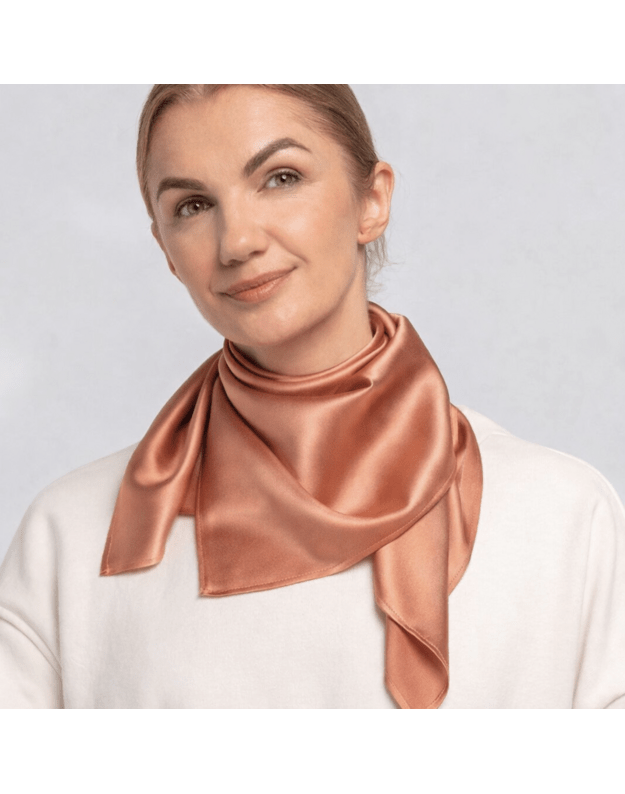 Natūralaus šilko skarelė Persikas