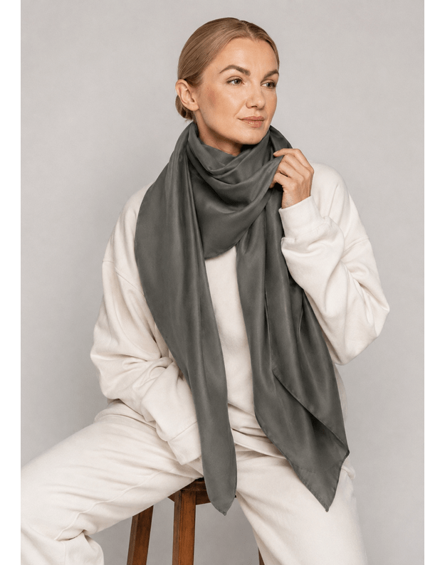 Pilka matinė šilkinė skara