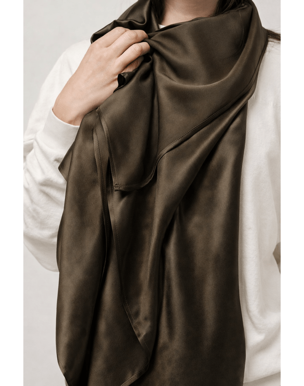 Prabangi didelė šilkinė samanų spalvos skara 1