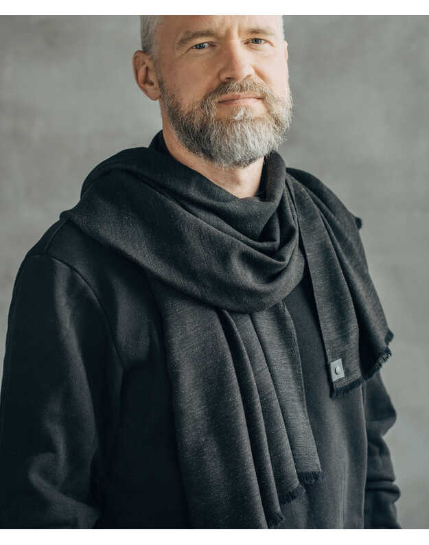 Tamsiai pilkas šalikas