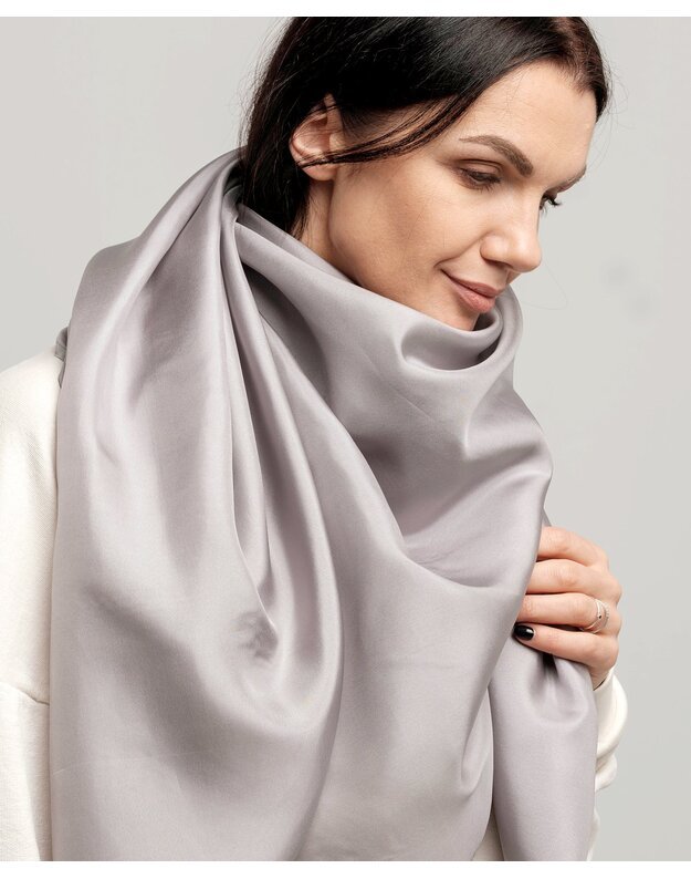 Šilkinė šviesiai pilka skara  4