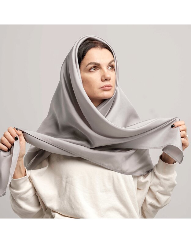 Šilkinė šviesiai pilka skara  2