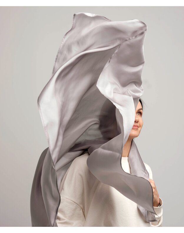 Šilkinė šviesiai pilka skara  1