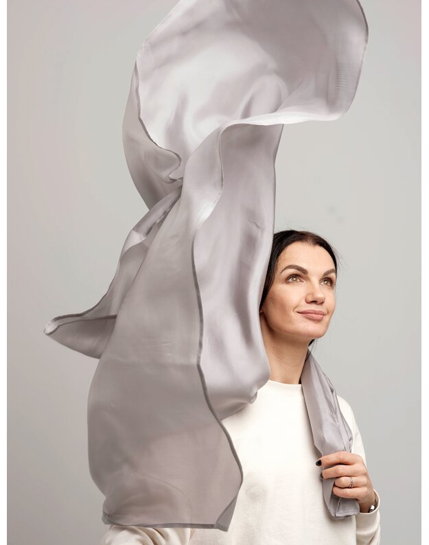 Šilkinė šviesiai pilka skara  6