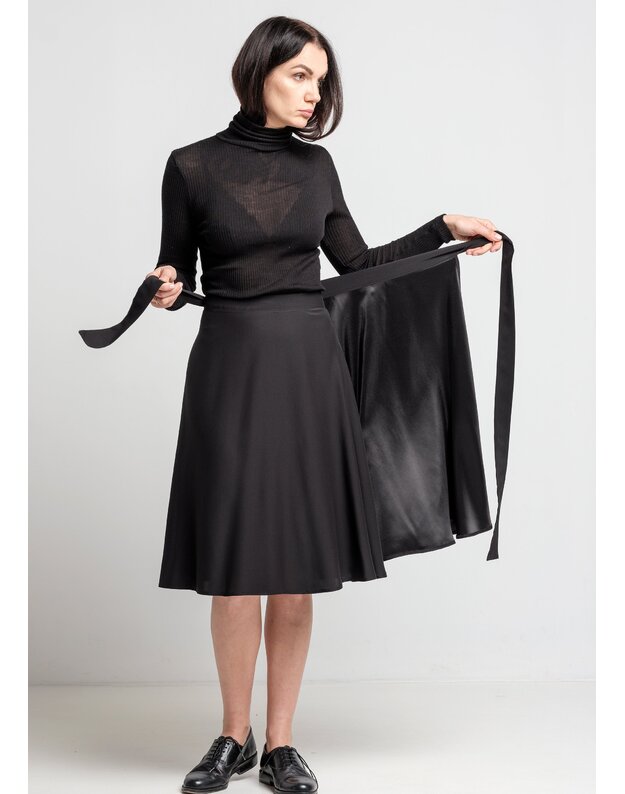 Šilkinis matinis universalaus dydžio surišamas juodas sijonas aukštu liemeniu 1