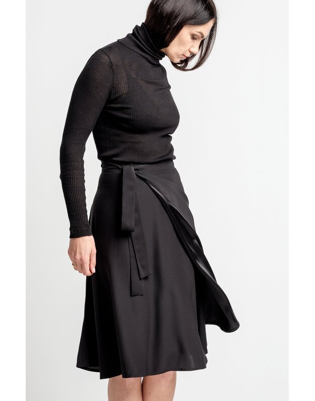 Šilkinis matinis universalaus dydžio surišamas juodas sijonas aukštu liemeniu 3