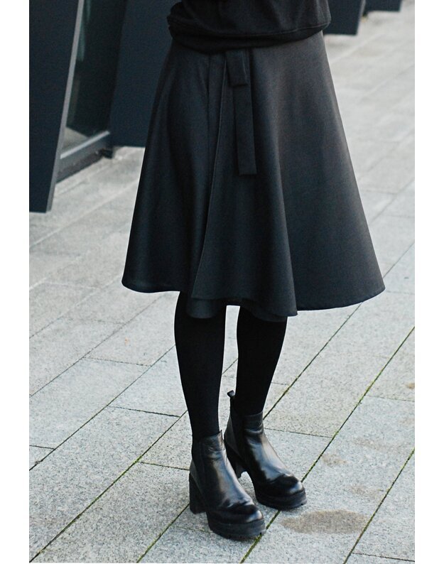 Universalaus dydžio tamsiai pilkas vilnos sijonas 