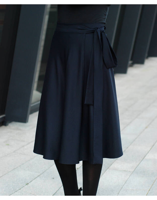 Universalaus dydžio tamsiai mėlynas vilnos sijonas 